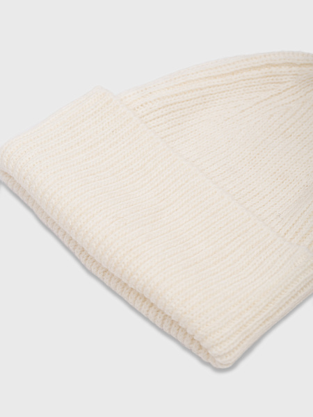 Шапка вязаная молочного оттенка