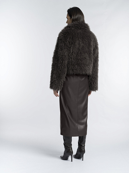 Утепленная короткая шуба из искусственного меха
