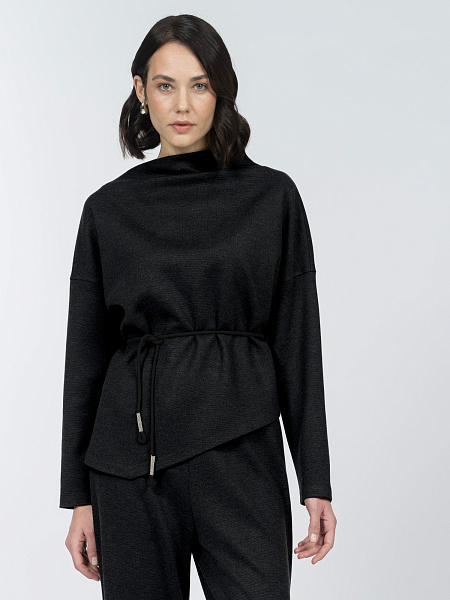 Блуза с цельнокроеной стойкой и асимметричным низом