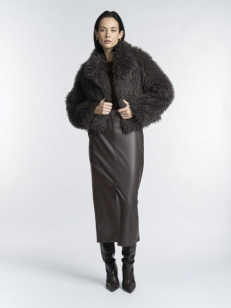Утепленная короткая шуба из искусственного меха