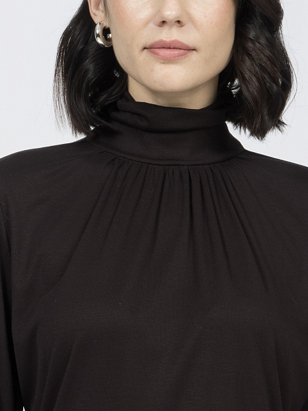 Водолазка с драпировкой из вискозного трикотажа