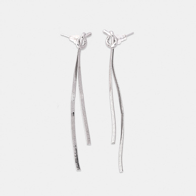 Серебристые серьги-спагетти