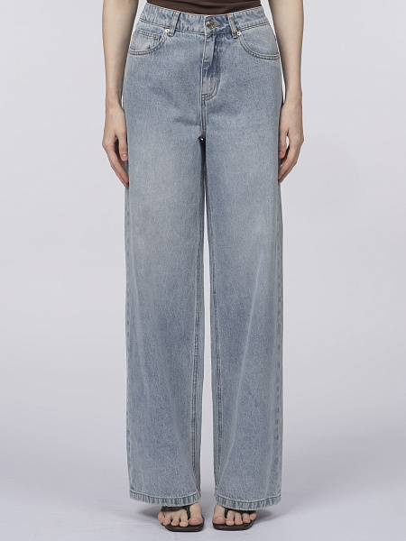 Прямые свободные джинсы