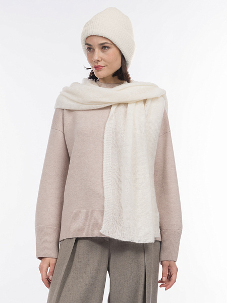 Шапка белого цвета