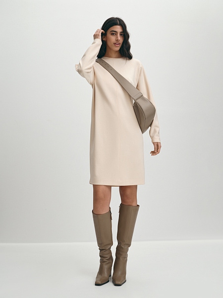 Прямое трикотажное платье