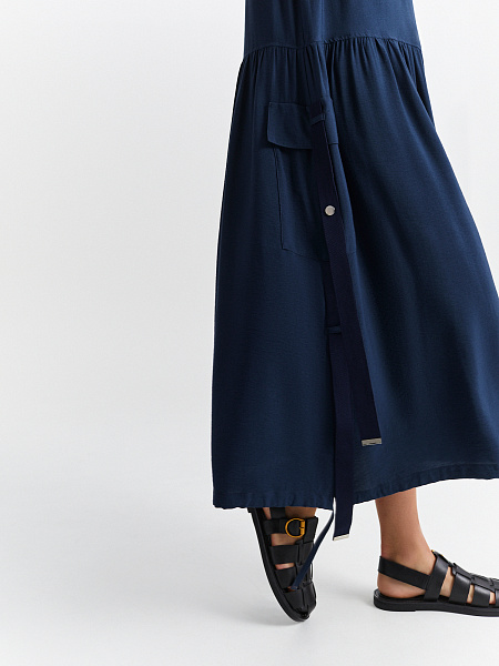 Платье с накладными карманами