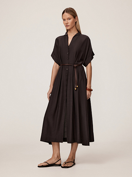 Легкое платье приталенного силуэта