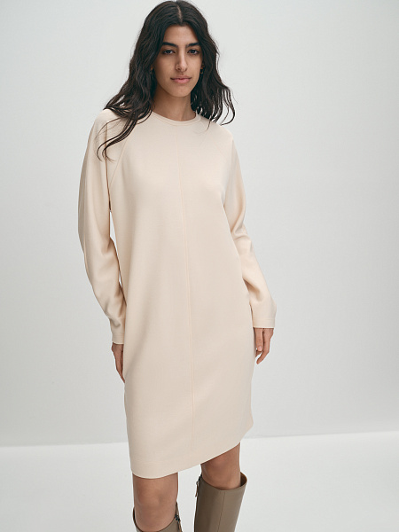 Прямое трикотажное платье