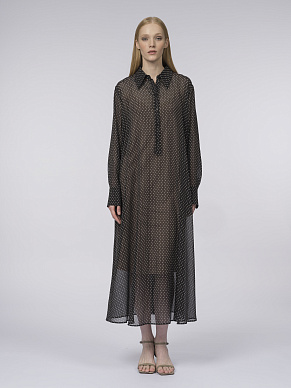 Струящееся платье с отложным воротником