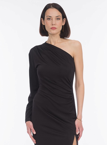 Платье из вискозы с открытым плечом