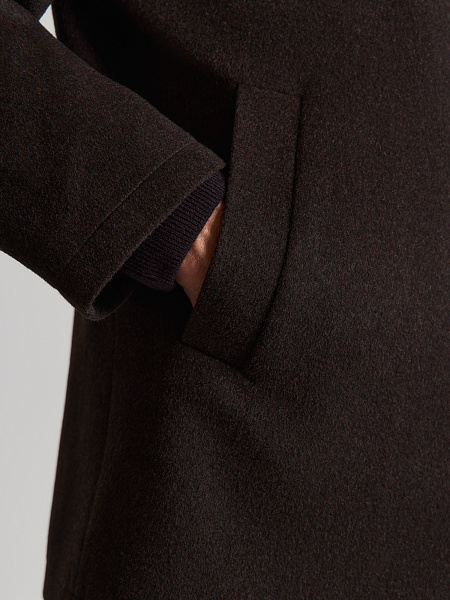 Укороченное пальто с отстегивающейся манишкой, утепленное синтепоном