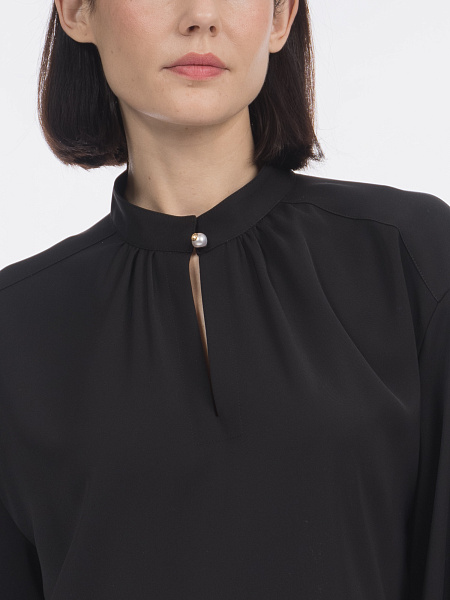 Платье с жемчужными запонками