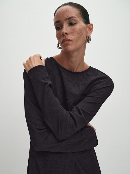 Платье миди с эффектным вырезом на спине