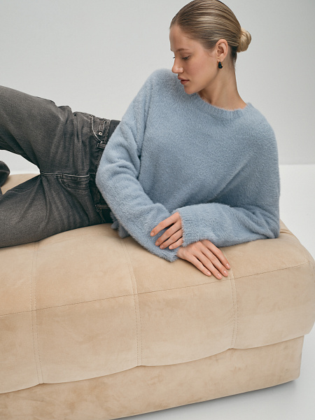 Вязаный пушистый джемпер