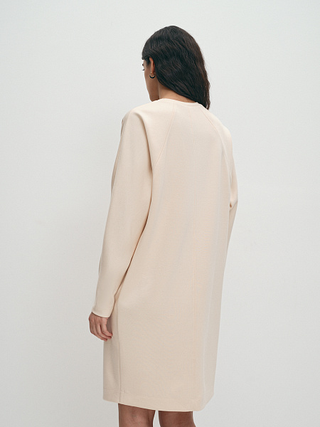 Прямое трикотажное платье