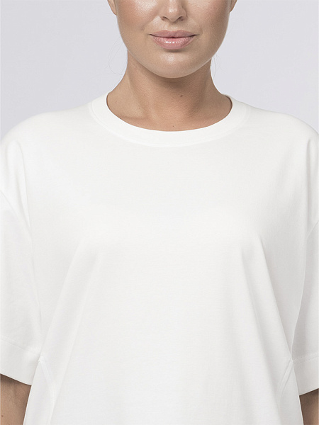 Футболка оригинального кроя