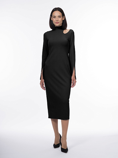 Платье с дизайнерским вырезом на плече и раструбами на рукавах