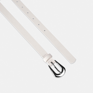 Ремень с небольшой округлой пряжкой
