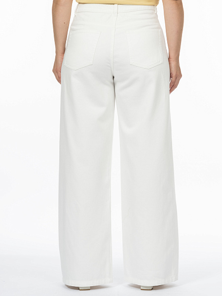 Джинсы-пятикарманники из белого денима