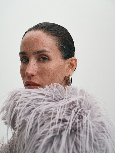 Короткая демисезонная шуба из искусственного меха