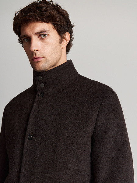 Укороченное пальто с отстегивающейся манишкой, утепленное синтепоном