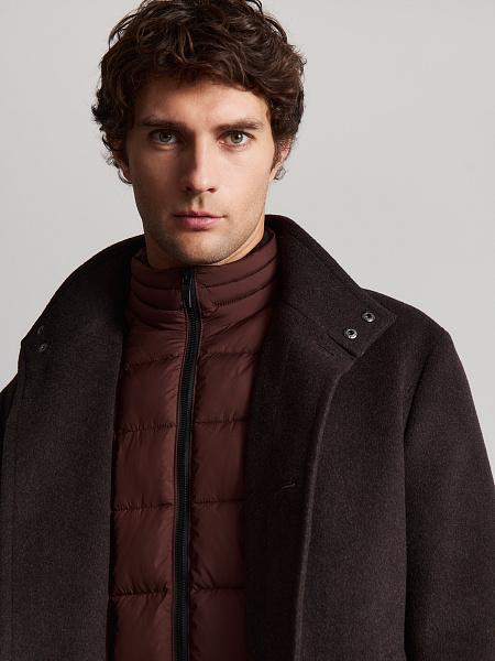 Укороченное пальто с отстегивающейся манишкой, утепленное синтепоном