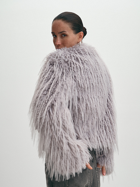 Короткая демисезонная шуба из искусственного меха