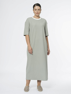 Прямое трикотажное платье