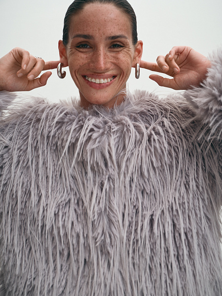 Короткая демисезонная шуба из искусственного меха