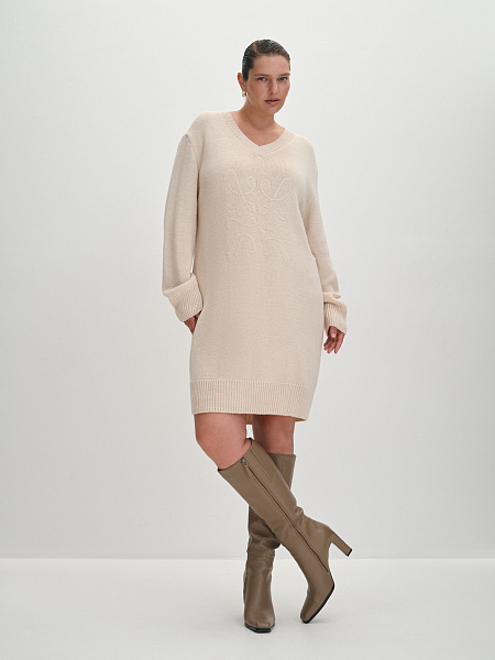 Вязаное платье с вышивкой