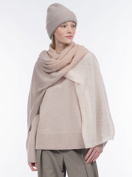 Шапка серо-бежевого оттенка