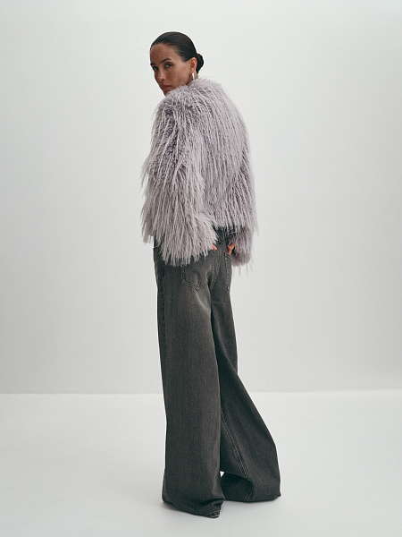 Короткая демисезонная шуба из искусственного меха