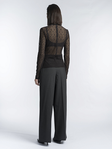 Блуза из эластичного трикотажного кружева