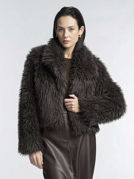 Утепленная короткая шуба из искусственного меха