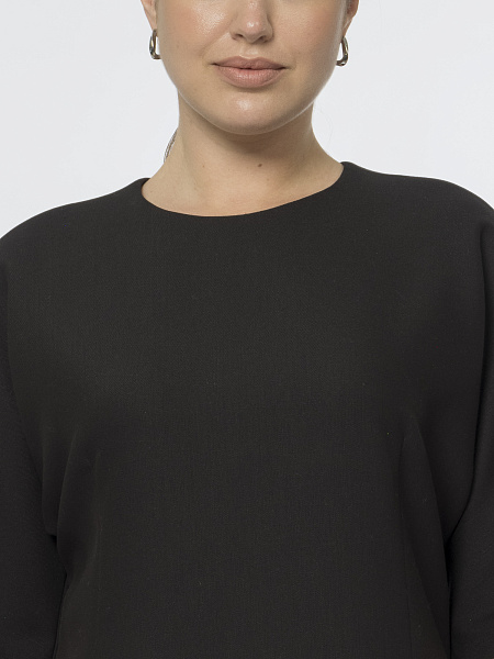 Силуэтное черное платье