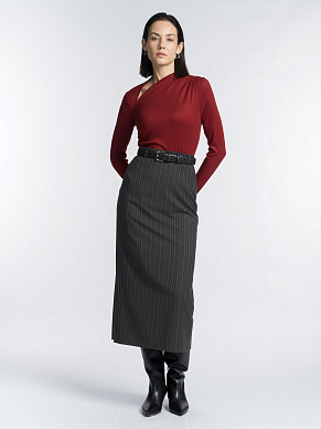 Трикотажная блуза с асимметричным вырезом