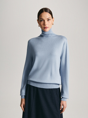 Джемпер с высоким горлом и длинным рукавом