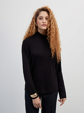 Легкий джемпер с воротником