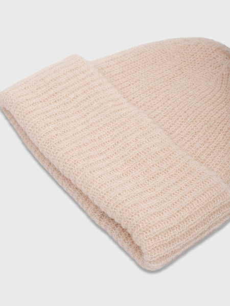 Шапка вязаная молочного  оттенка