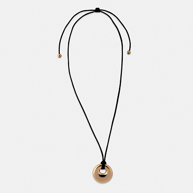 Круглый кулон на шнуре