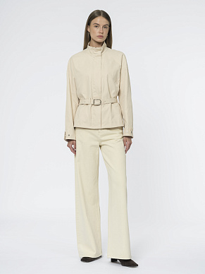 Приталенная куртка из плащевки