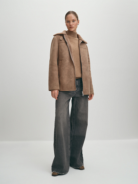 Короткая теплая дубленка на молнии