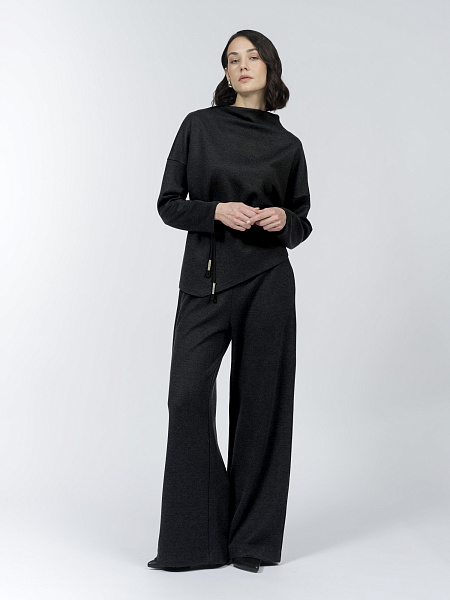 Блуза с цельнокроеной стойкой и асимметричным низом