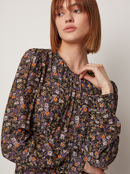 Платье с длинным рукавом