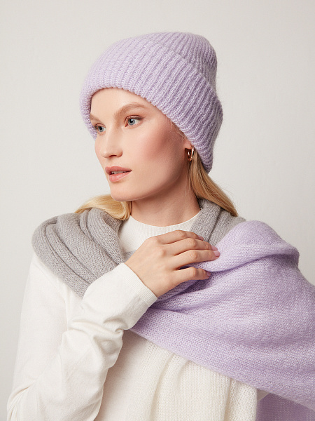 Шапка вязаная лилового оттенка