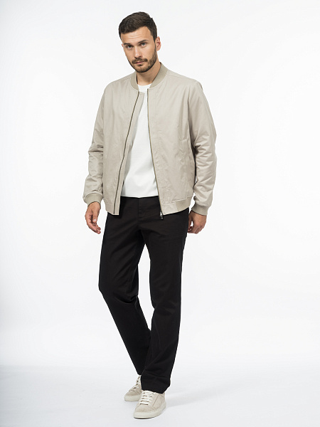 Водоотталкивающий бомбер с ветрозащитной мембраной