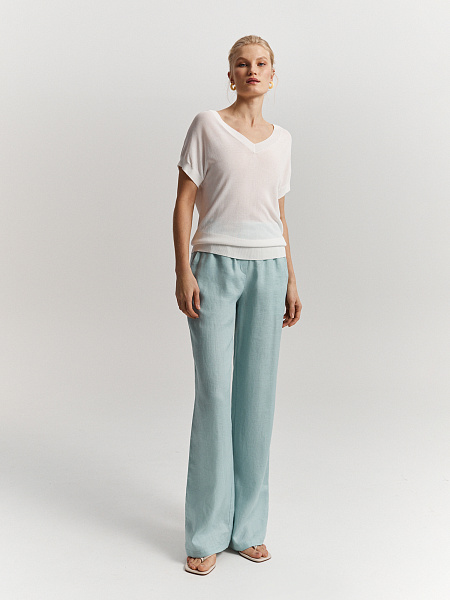 Футболка с V-образным вырезом