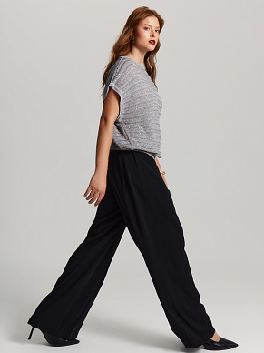 Джемпер с вырезом-лодочкой