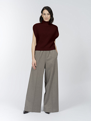 Вязаный жилет с мягкой ангорой