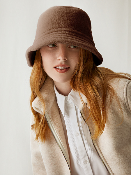 Панама из шерсти бежевого цвета